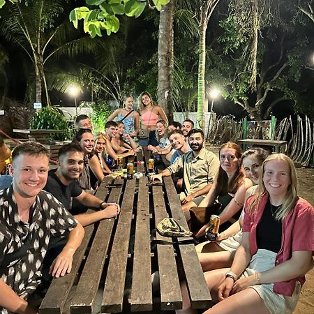 Hangover Hostels Аругам Экстерьер фото