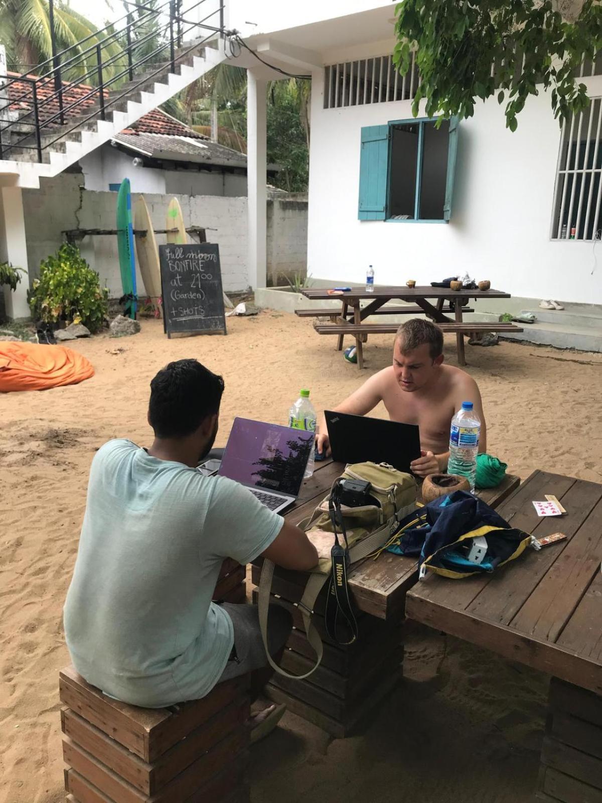 Hangover Hostels Аругам Экстерьер фото