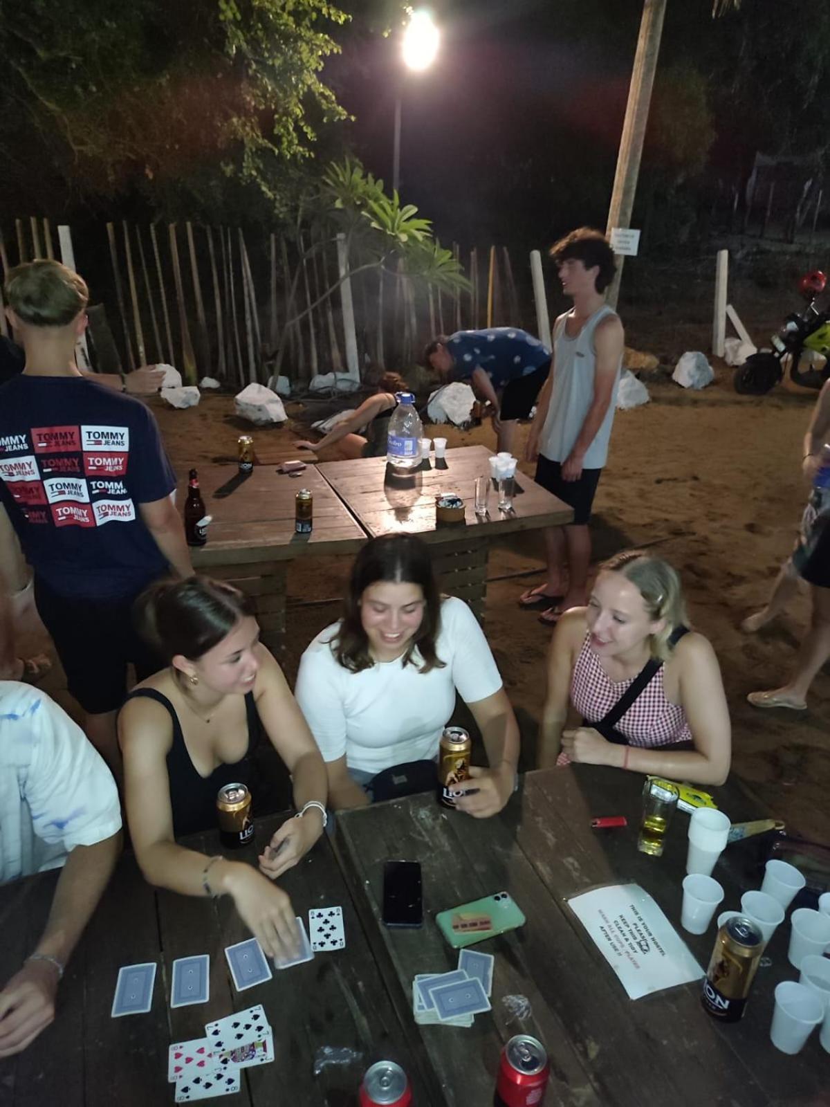 Hangover Hostels Аругам Экстерьер фото